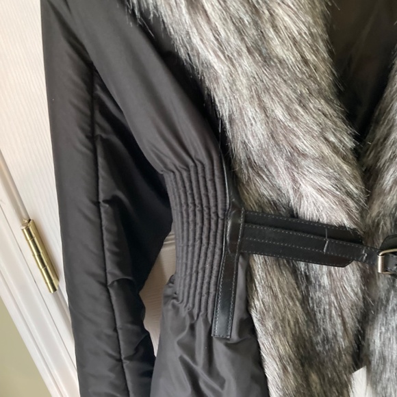 Black bomber jacket with faux fur collar and front by waist - Picture 3 of 6
